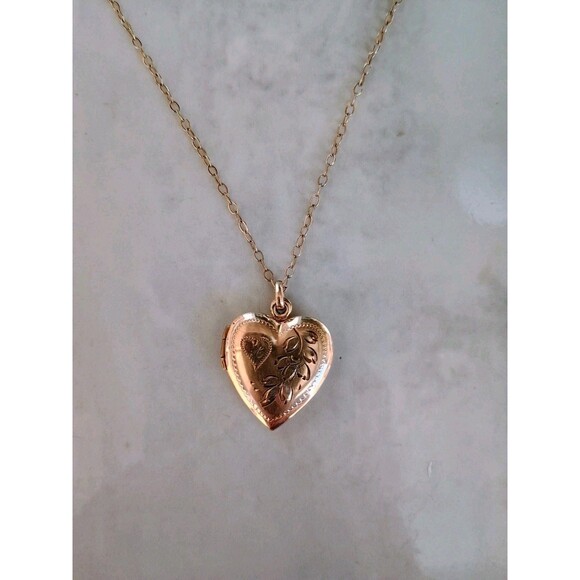 Vintage Heart Locket Necklace Gold-Filled Style Floral Etched 1940-1950 "A" - Picture 1 of 9